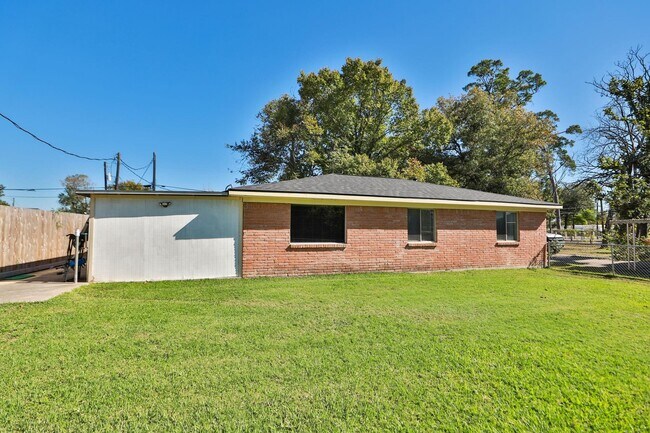 Building Photo - 812 Coolidge St