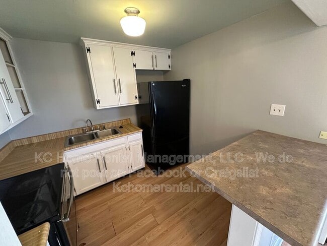 Building Photo - 4418 Sunrise Dr