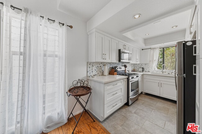 Building Photo - 906 Kings Rd