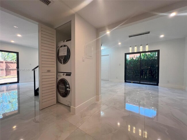 Building Photo - 6435 SW 116th Pl