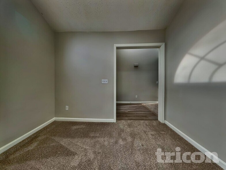 Building Photo - 62 Kirkhill Dr