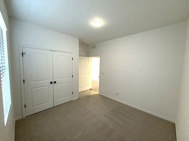 Building Photo - 9617 N Colrain Ave