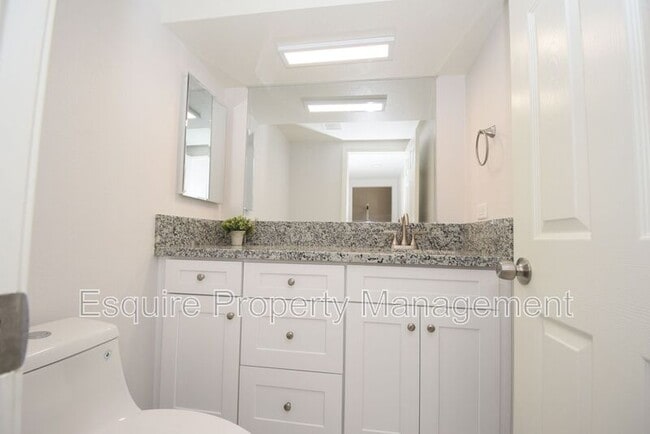 Building Photo - 630 Chapala Dr