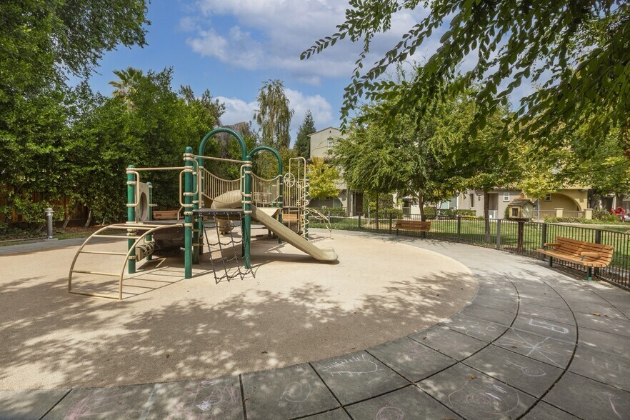 Building Photo - 44 Muller Pl