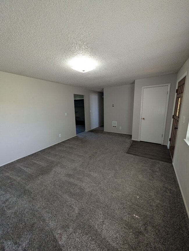 Building Photo - 1827 S Fairway Dr