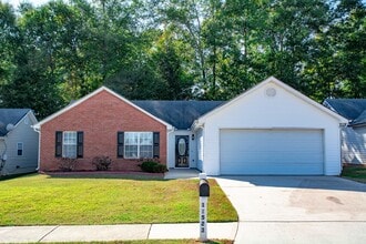 Building Photo - BEAUTIFUL 3 BEDROOM / 2 BATH HOME WITH PRIVACY FENCE!