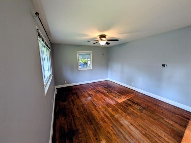 Building Photo - 605 Oakhurst St