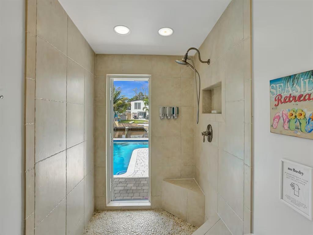 Building Photo - 2525 Gulfstream Ln