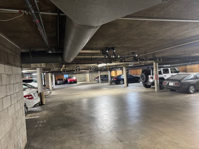 Building Photo - Top Floor Oasis