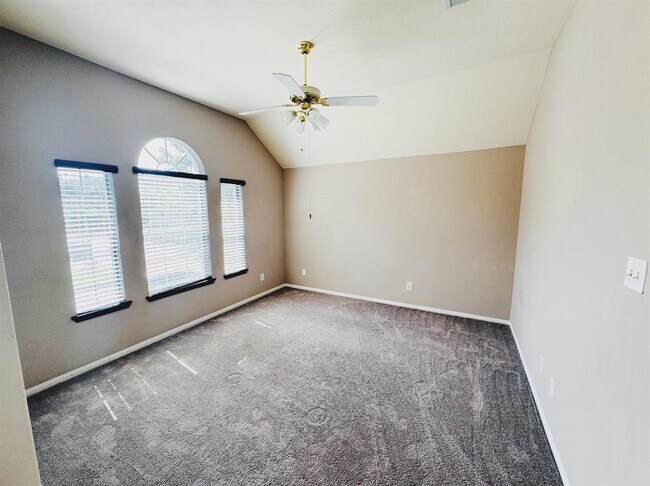 Building Photo - 25915 Drybrook Rd