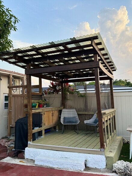 Building Photo - 2820 SW 1st St