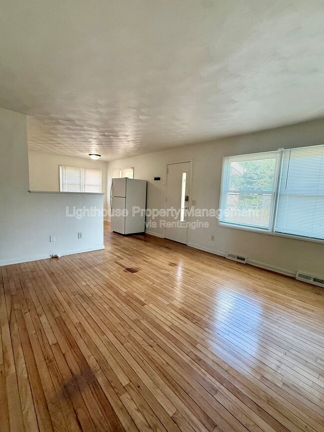 Building Photo - 2108 Woodbine Ave