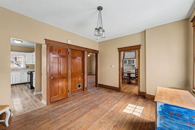 Building Photo - 615 Shore Rd