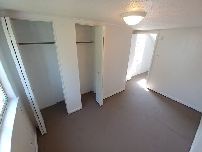 Building Photo - Updated Rental - Allentown