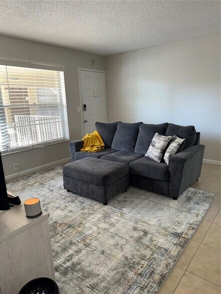 SO FLO Real Estate Group 3586 N University Dr # U-6 CORAL SPRINGS, FL - 3586 N University Dr