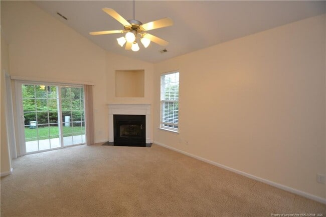 Building Photo - 821 Hamlet Park Dr