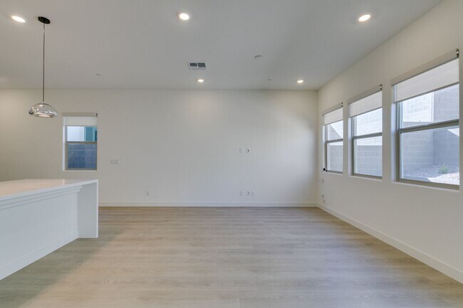 Building Photo - Brand New 4 Bedroom + Den/Office in Summerlin