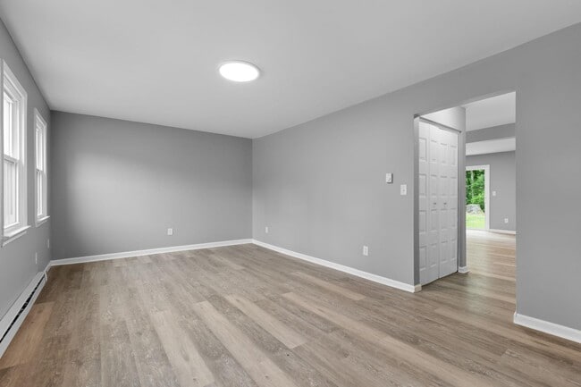 Building Photo - 500 NY-299