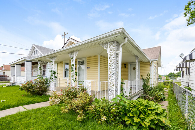 Building Photo - Cozy Living in Hamilton