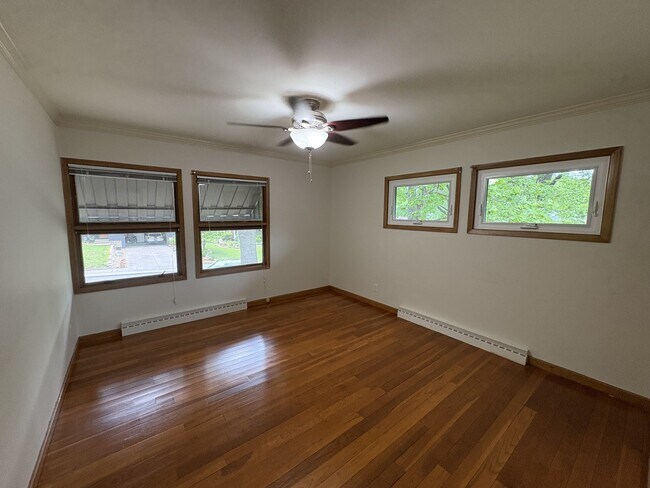 Building Photo - 5902 W 77th Terrace