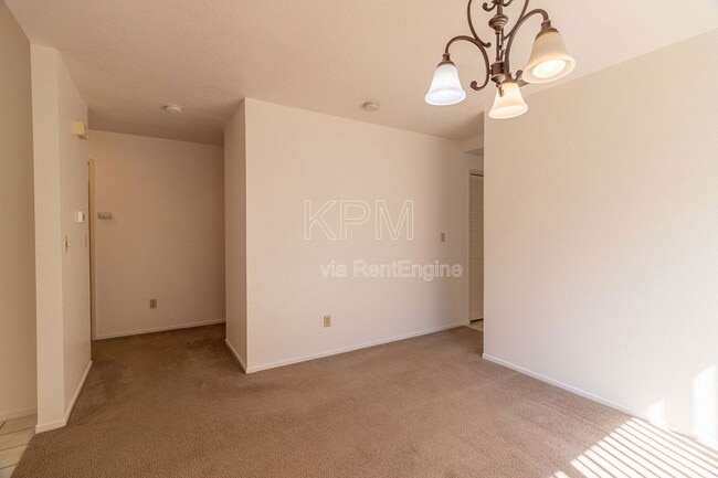 Building Photo - 2930 Driftwood Pl