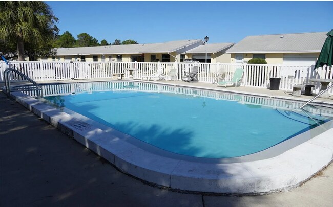 Building Photo - Adorable Renovated 2BD/1BTH Villa in 55+ C...
