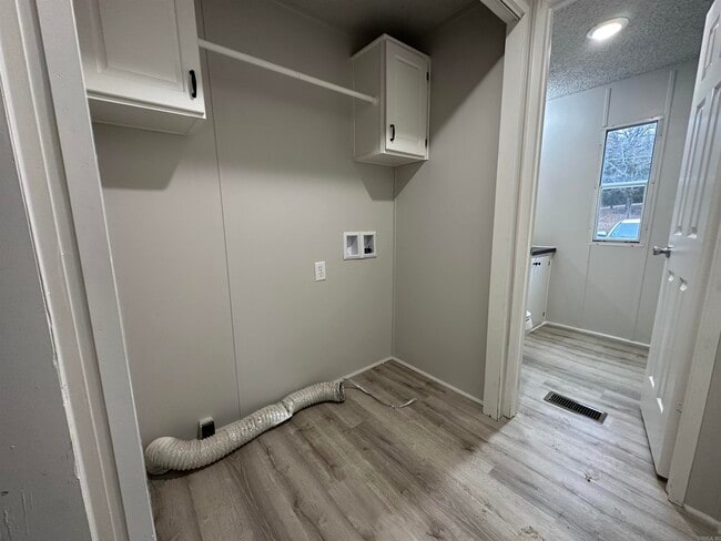 Building Photo - 2712 Spring St