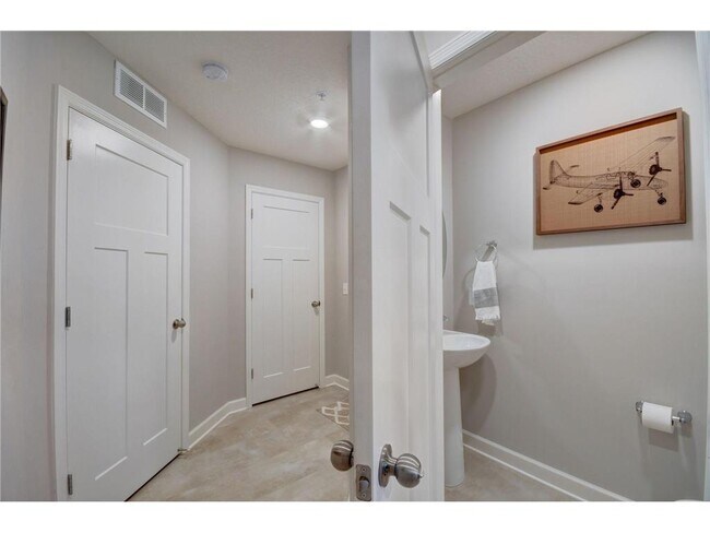 Building Photo - 1203 Lower 143rd St E