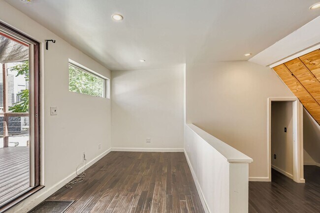 Building Photo - Capitol Hill Location, private roof top de...