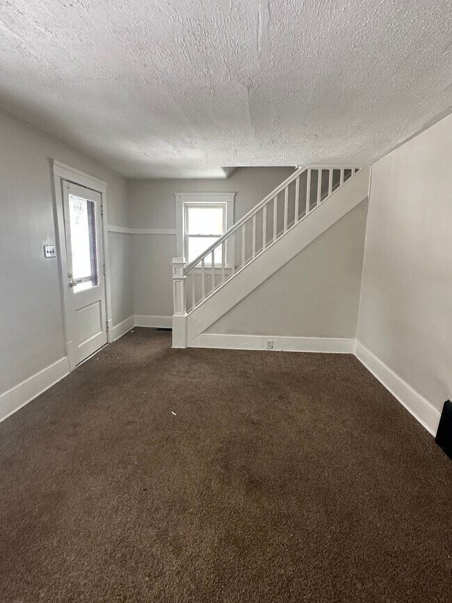 Building Photo - 3bd Single Family Akron Cash Pay