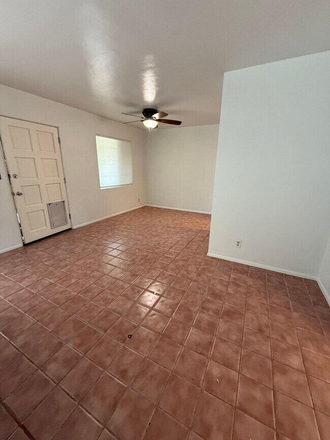 Building Photo - HOUSE FOR RENT