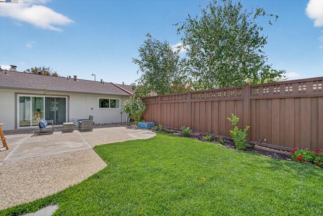 Building Photo - 1810 Peary Way