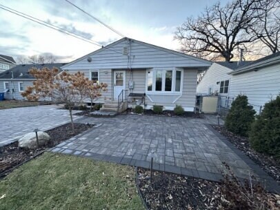 Building Photo - "Charming 4-Bed Retreat in Edina: Spacious 2142 Sq Ft with Hardwood Elegance & Cozy Fireplaces!"