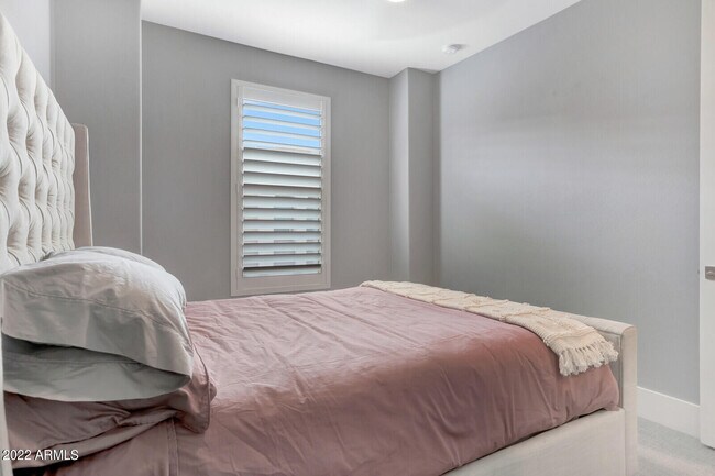 Building Photo - 7444 E Paraiso Dr