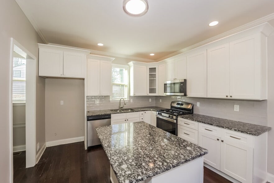 Building Photo - 1863 Phillips Ave