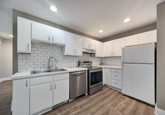 Building Photo - 3612 13 Mile Rd NE