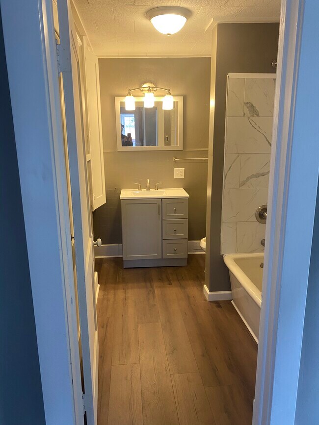 Building Photo - 175 E Main St