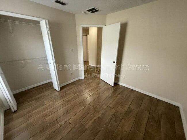 Building Photo - 2362 Harbor Town Dr