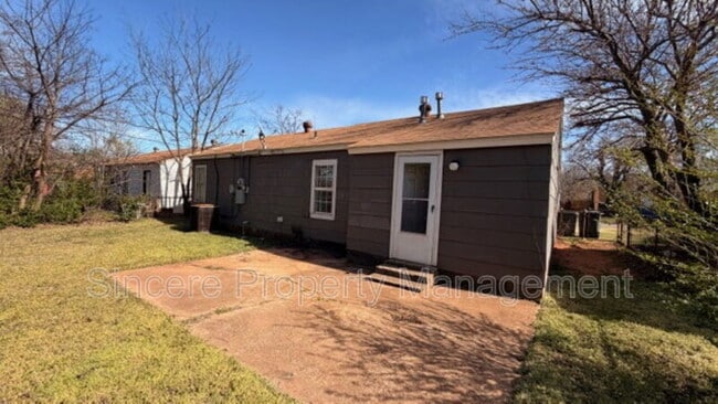 Building Photo - 3737 SE 24th St