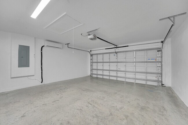 Building Photo - 226 SW Starfish Ave