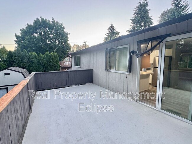 Building Photo - 916 207th Pl SE