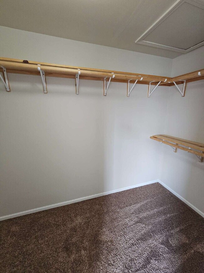 Building Photo - 3-Level Condo in Prime Sterling Heights Location. 2 Bed, 2 Full Bath, 2 Half Baths | 2-Car Garage...