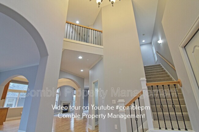 Building Photo - 4112 NE 27th Pl