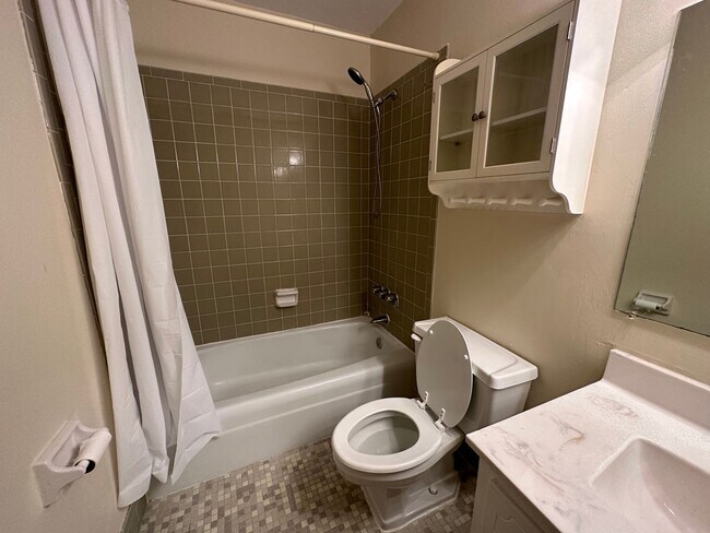 Building Photo - Spacious 3Bed/2Bath Condo in Colonial Point!
