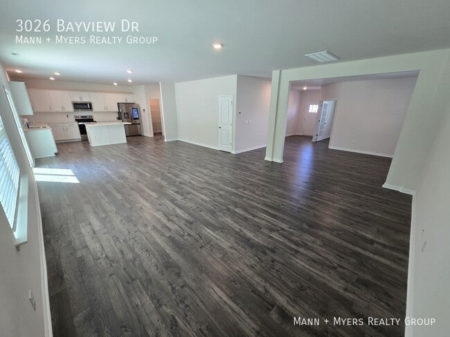 Building Photo - 3026 Bayview Dr