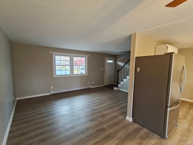 Building Photo - 700 High Street Ext