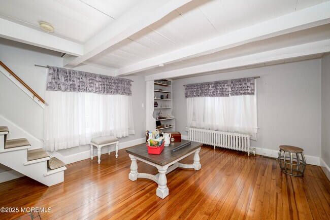 Building Photo - 19 Reids Hill Rd