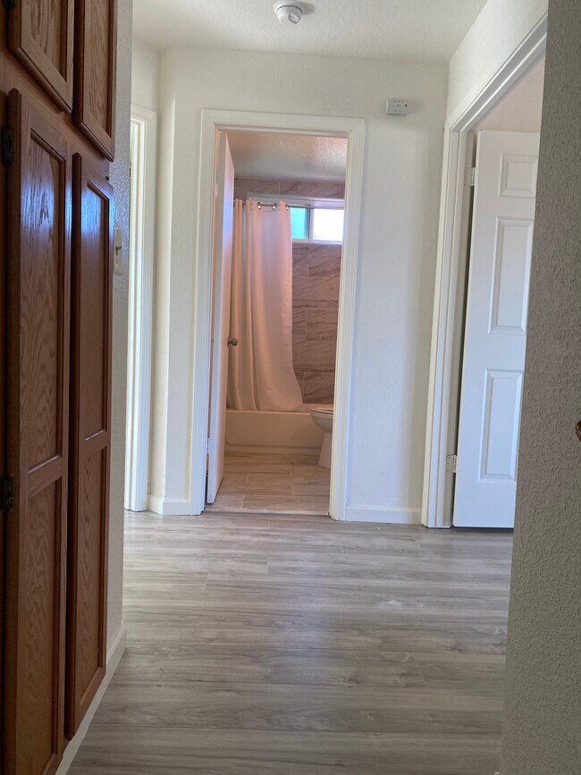 2nd floor landing - 1100 Bear River Ct