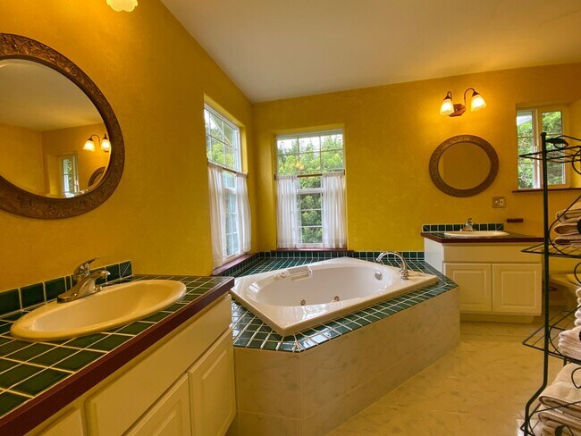 Building Photo - Fully Furnished Turn-Key 3 bd, 2 ba Ocean View Home In Hawi on 1 acre