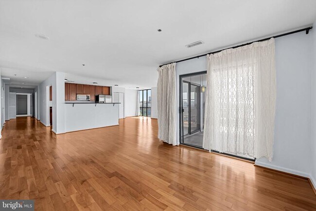 Building Photo - 2702 Lighthouse Point E